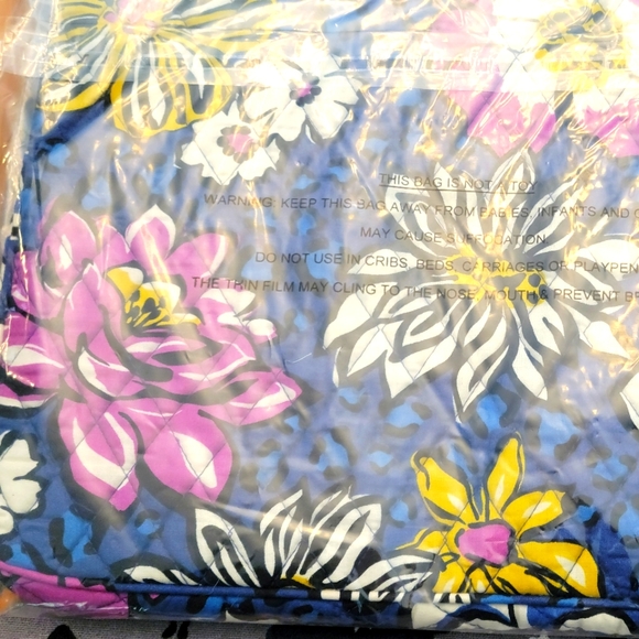 Vera Bradley Case - Picture 2 of 3